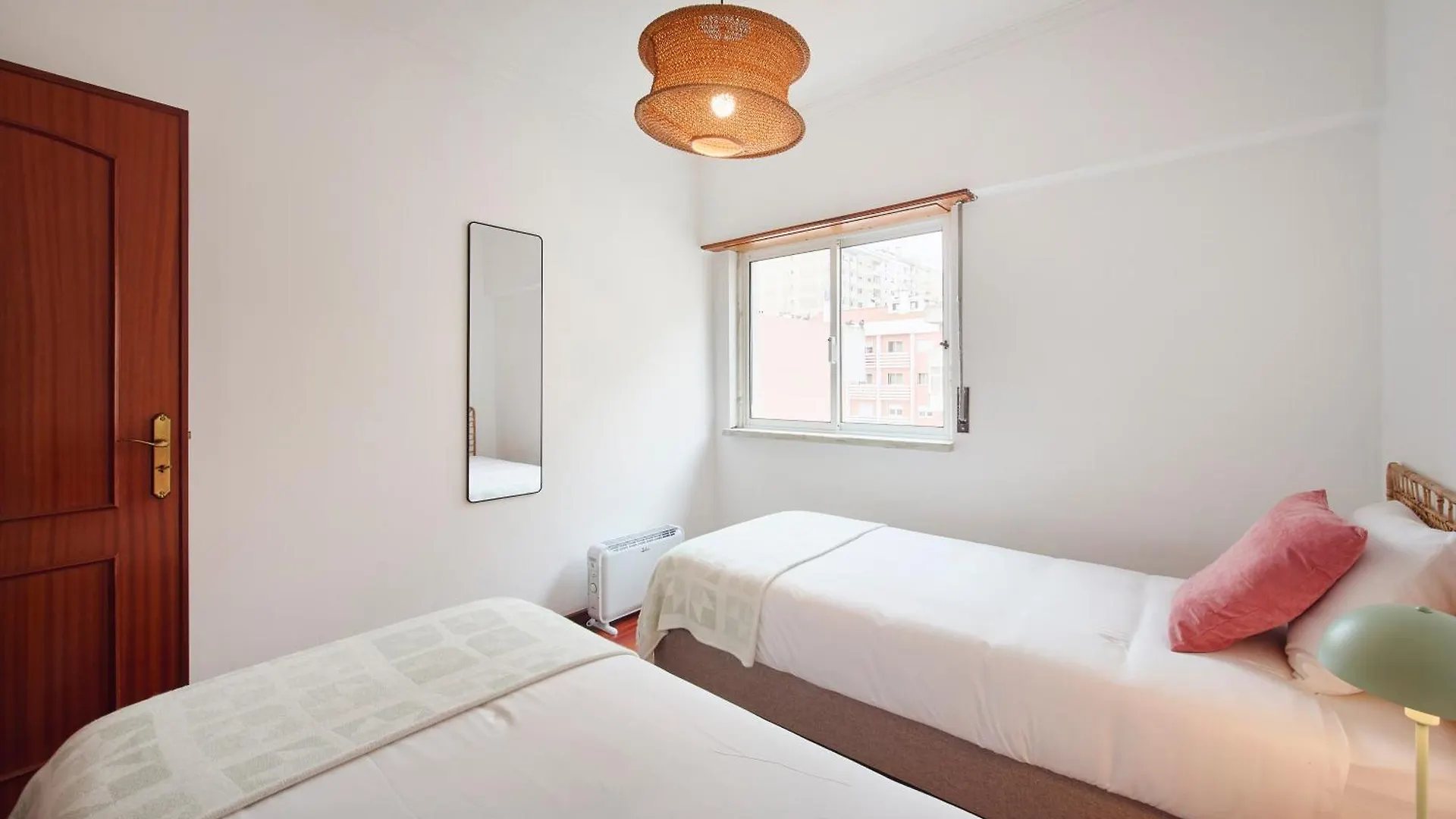 Bright & Modern Near Lisbon & Sintra By Timecooler Apartment Cacem