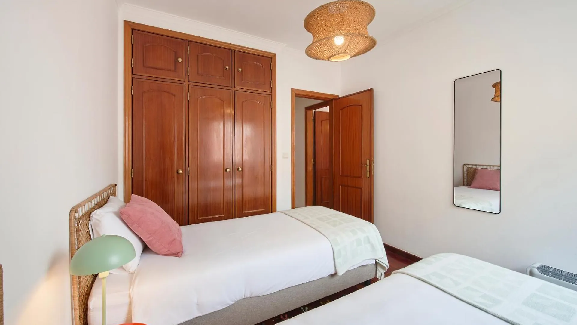 Bright & Modern Near Lisbon & Sintra By Timecooler Apartment Cacem